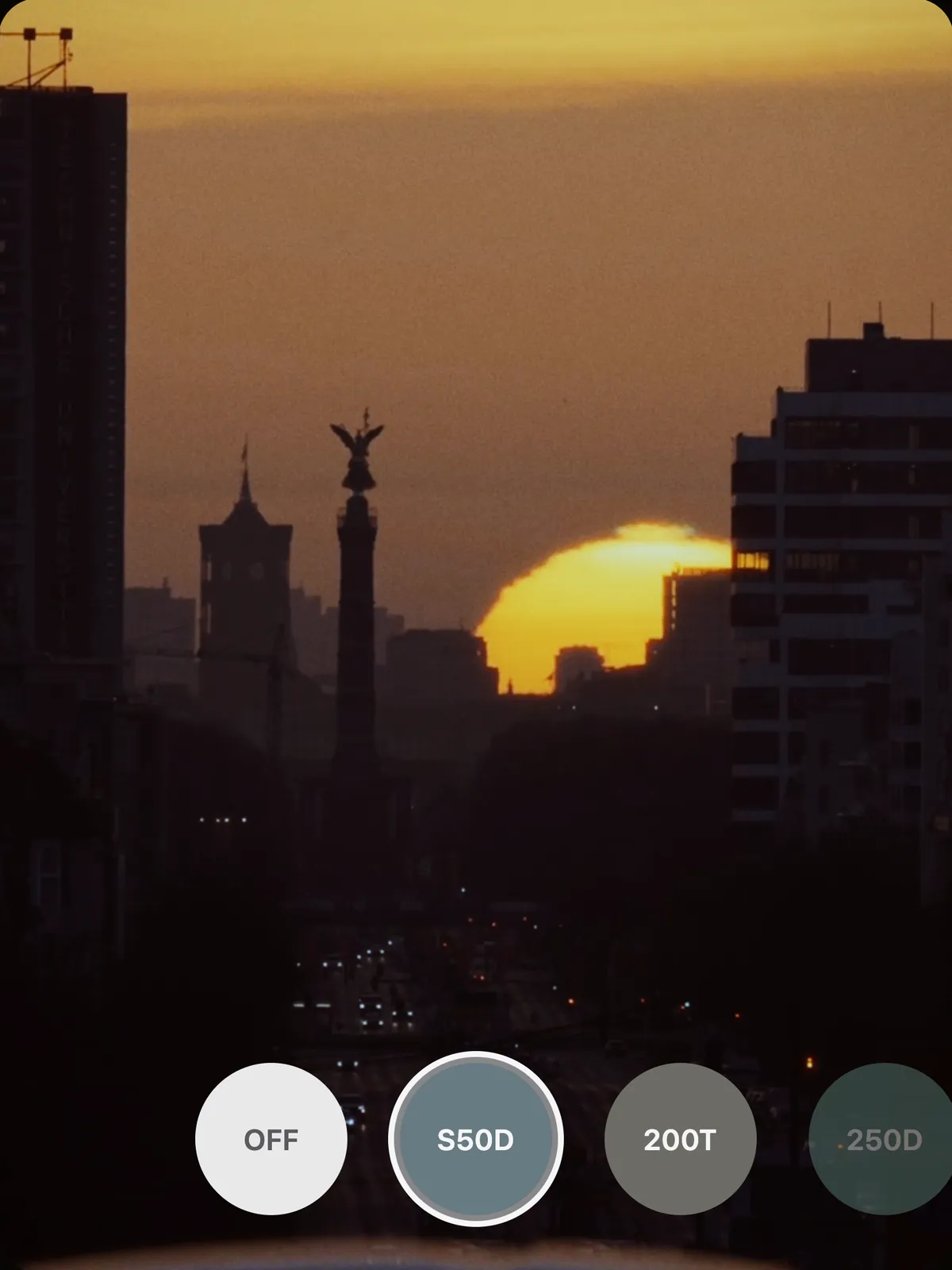 A city sunset through S50D: true color and clean shadows